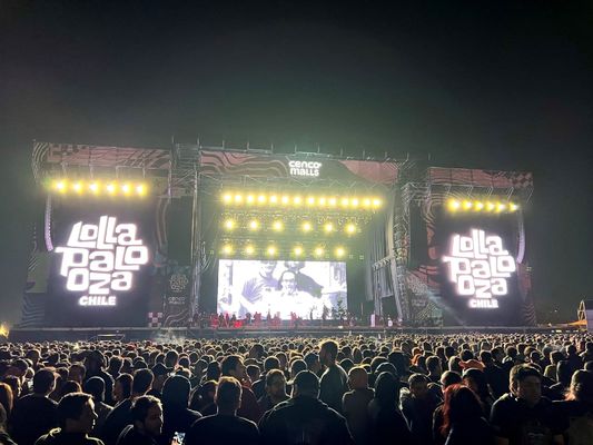 インダースステージ LEDスクリーン 1pcs モジュールQtyと調整可能な 8000K±500色温度