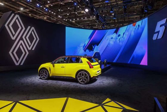 距離を表示 4 〜 50m 高色の均一性と平均消費 438Watt / m2 のレンタル LED ディスプレイ