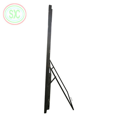 P2.5mmピッチと高度な技術を備えた680x2000mmデジタル屋内ポスター