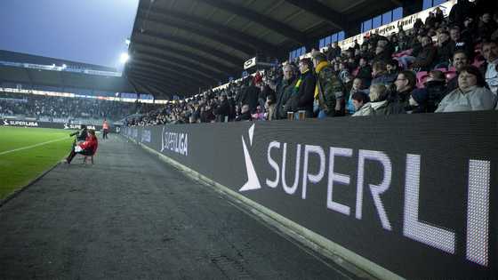 ピクセル解像度 40000 ピクセル/平方メートル 冷間圧延鋼 プロフェッショナルイベント用競技場サイン