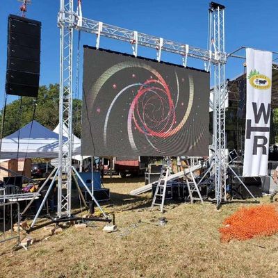 500*500mmパネルサイズとキャビネット寸法を備えた、438ワット/m2平均消費電力のレンタル用LEDディスプレイ