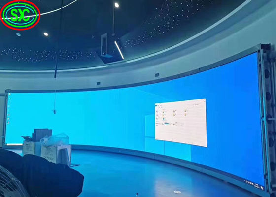 調節可能な角度のキャビネットが付いている高い定義屋内曲げられたP3.91フル カラーのLED表示