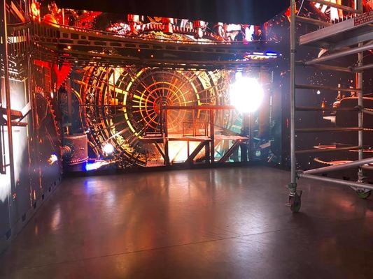 P4 広告やイベント用の高解像度・高周波の室内フルカラーLEDディスプレイ