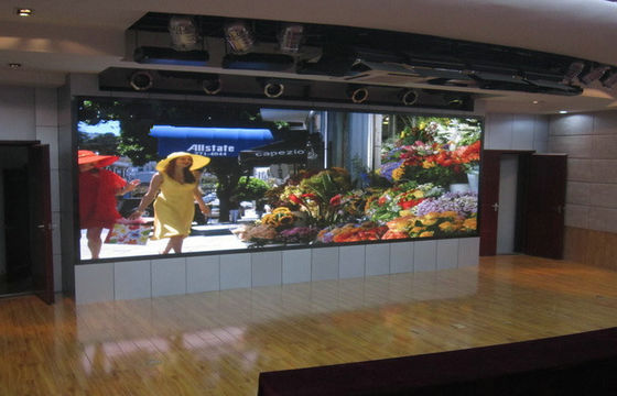 高リゾリューション1つのSMD LEDスクリーンのアルミニウム キャビネットの超薄いP4 RGB 3